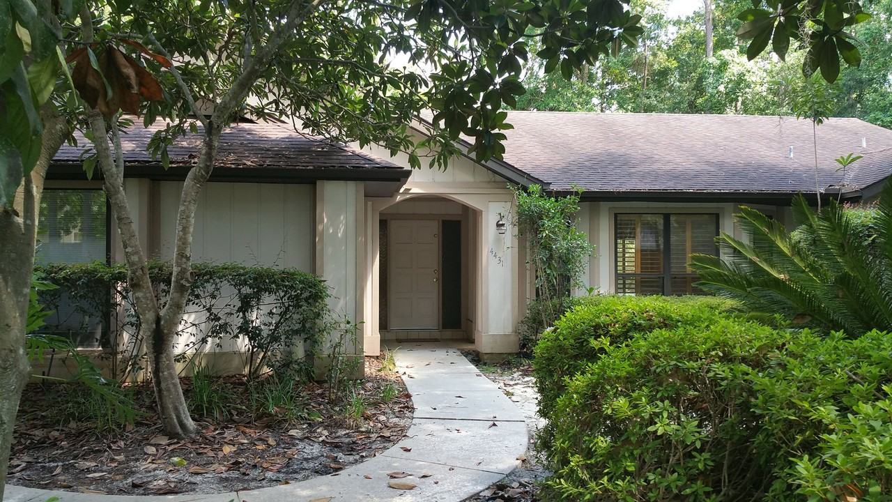 4431 Nw 53rd St - Photo 4 of 38