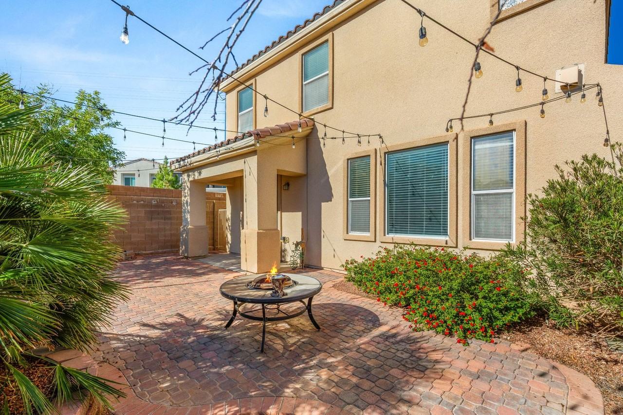 6247 Sugartree Ave - Photo 3 of 39