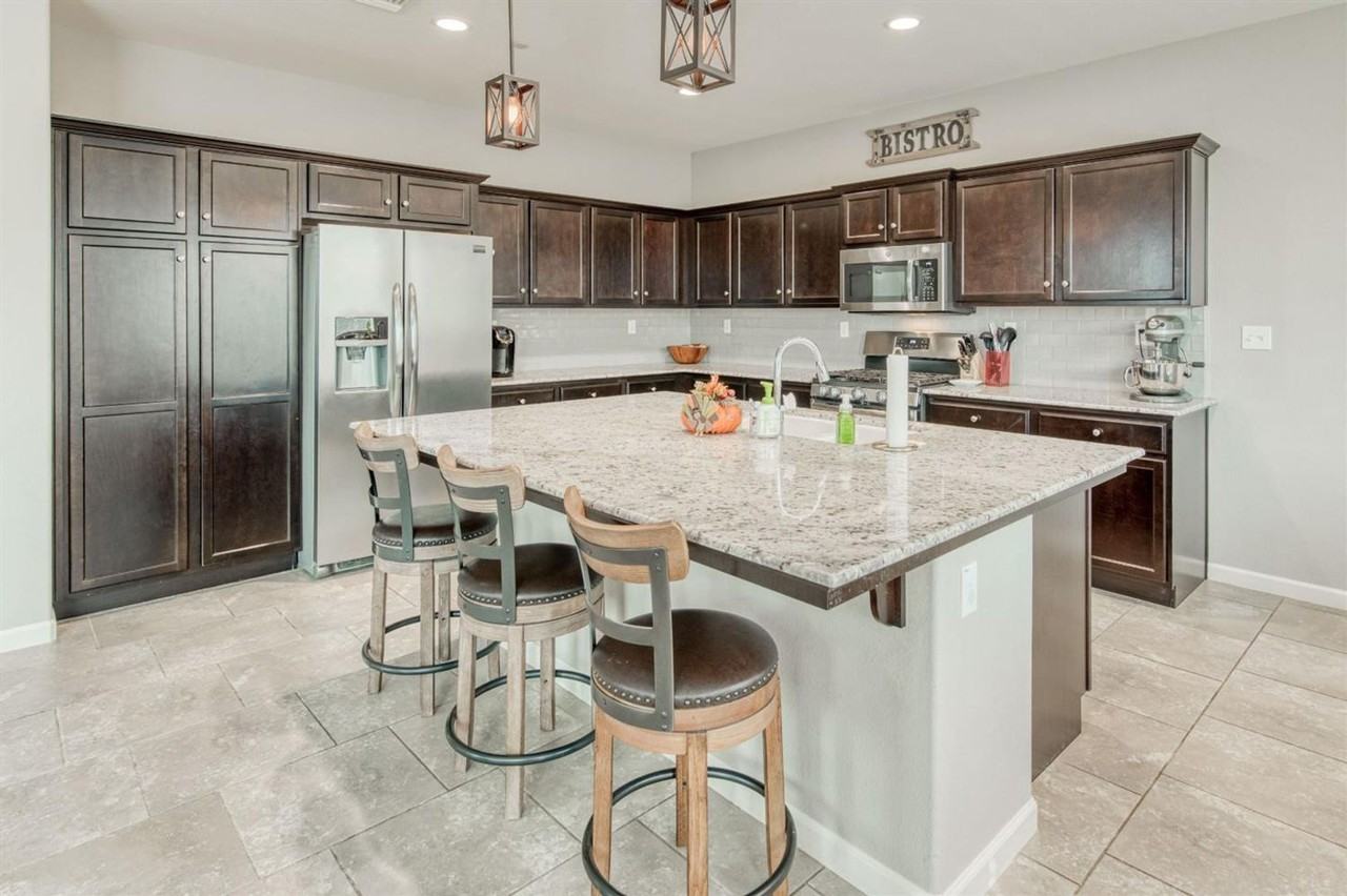 3950 Saginaw Ave - Photo 4 of 12