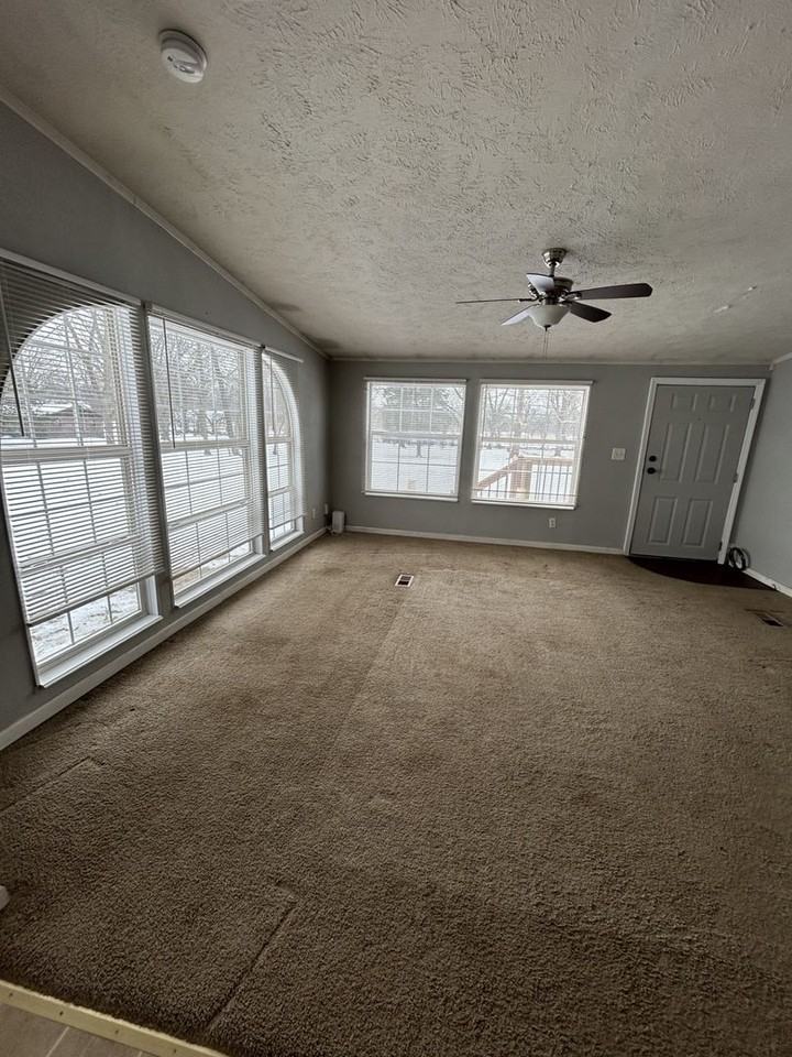 1116 W 1st St - Photo 2 of 13