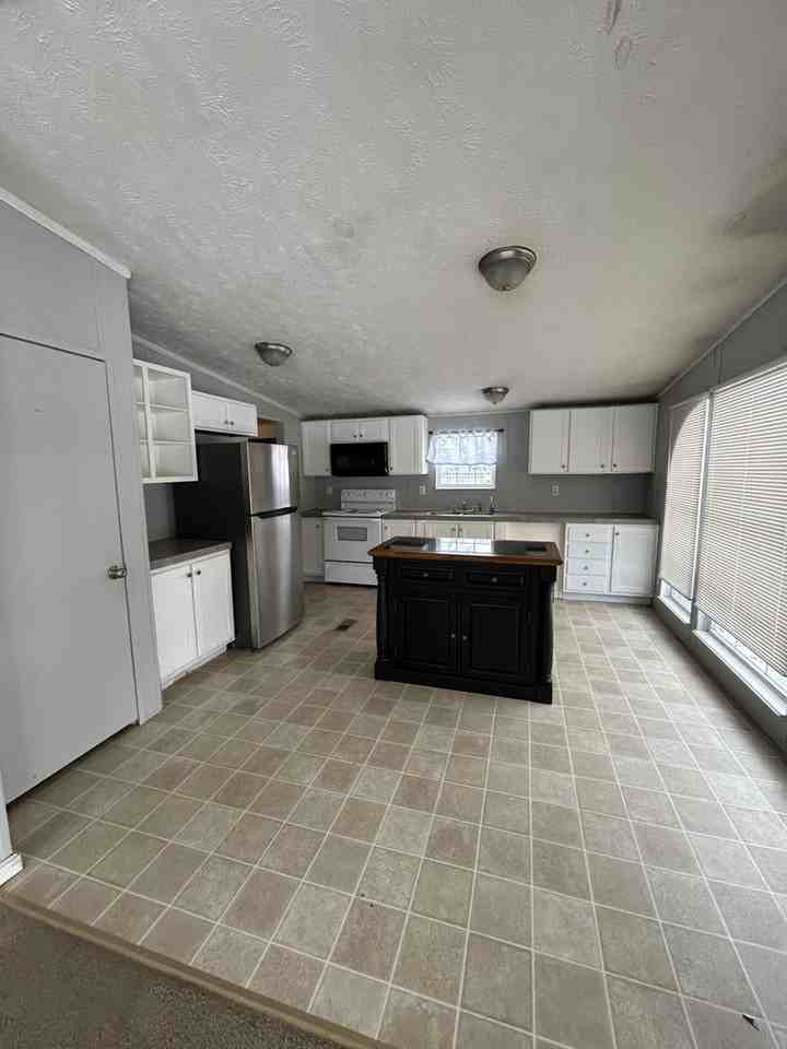 1116 W 1st St - Photo 3 of 13