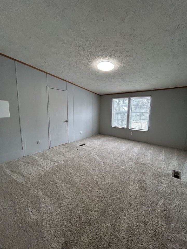 1116 W 1st St - Photo 4 of 13