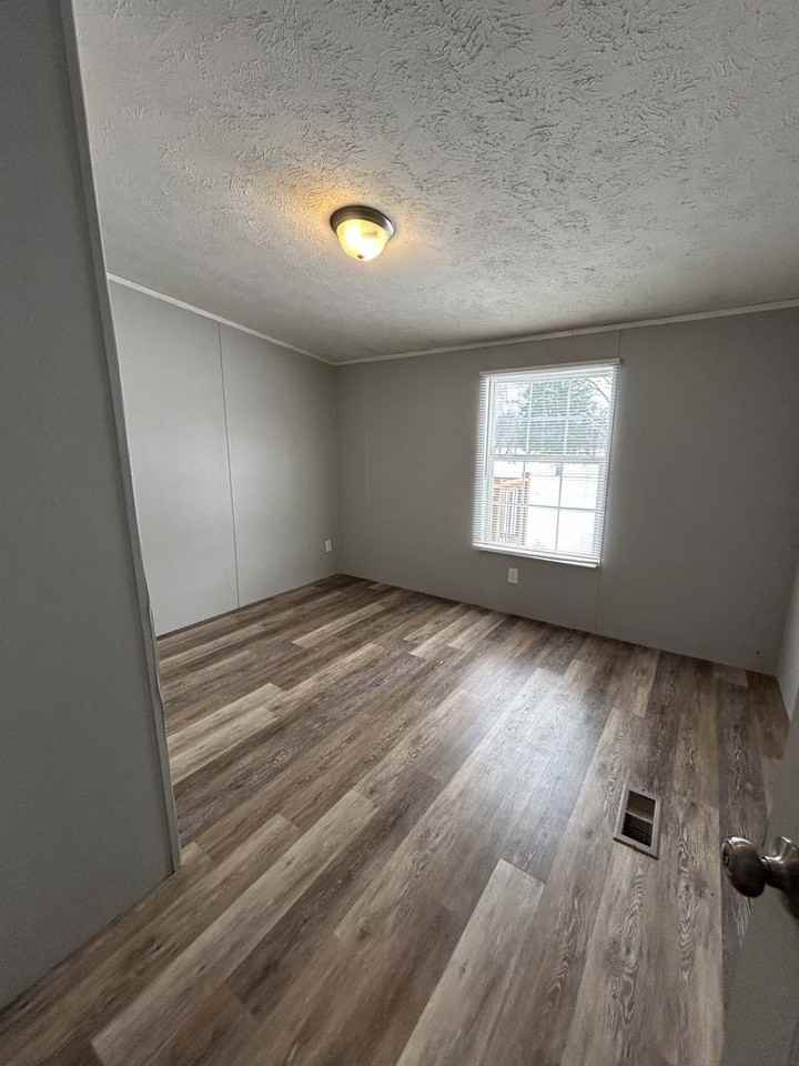 1116 W 1st St - Photo 7 of 13