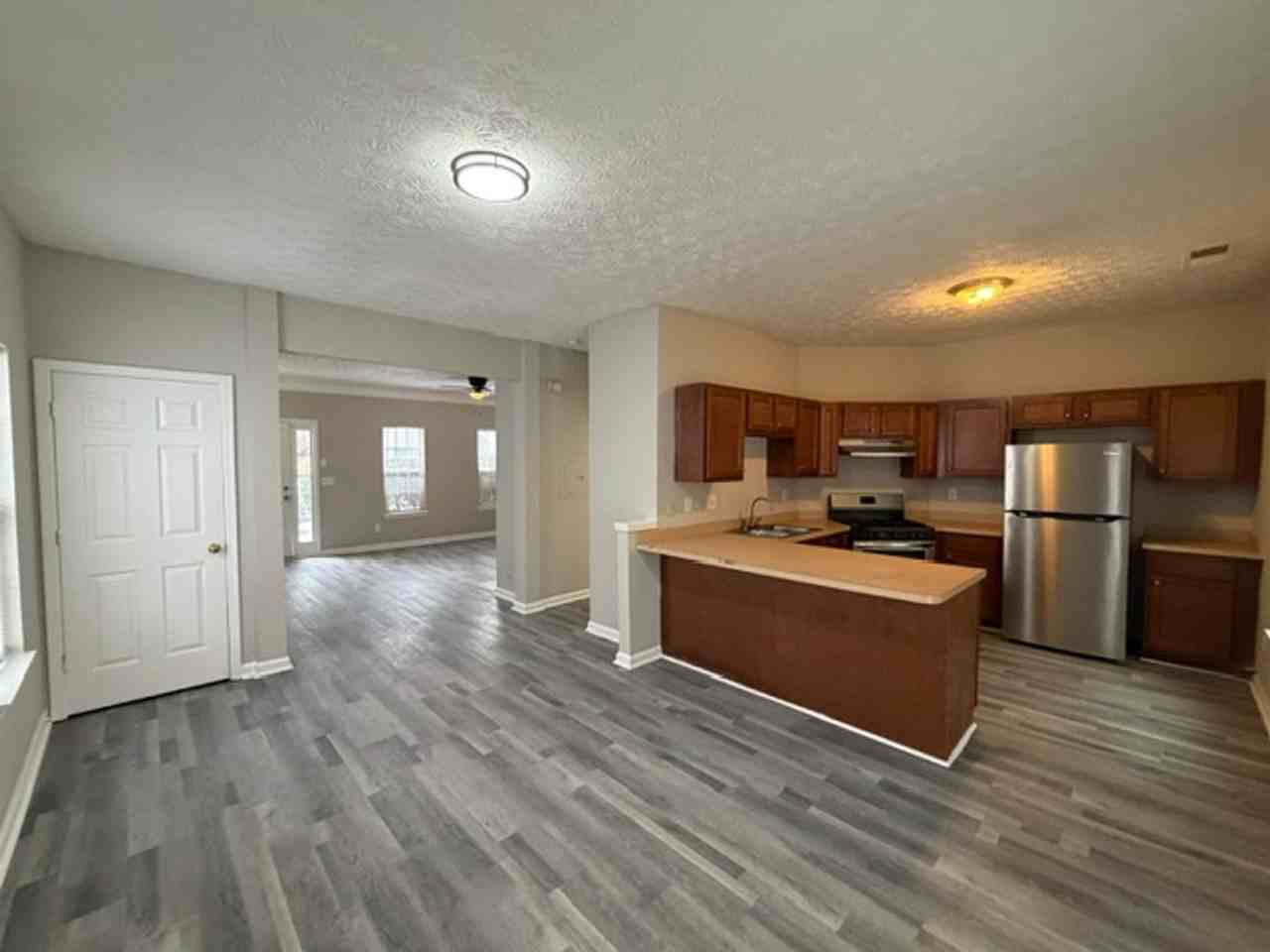 5590 Hampton Ct - Photo 6 of 19