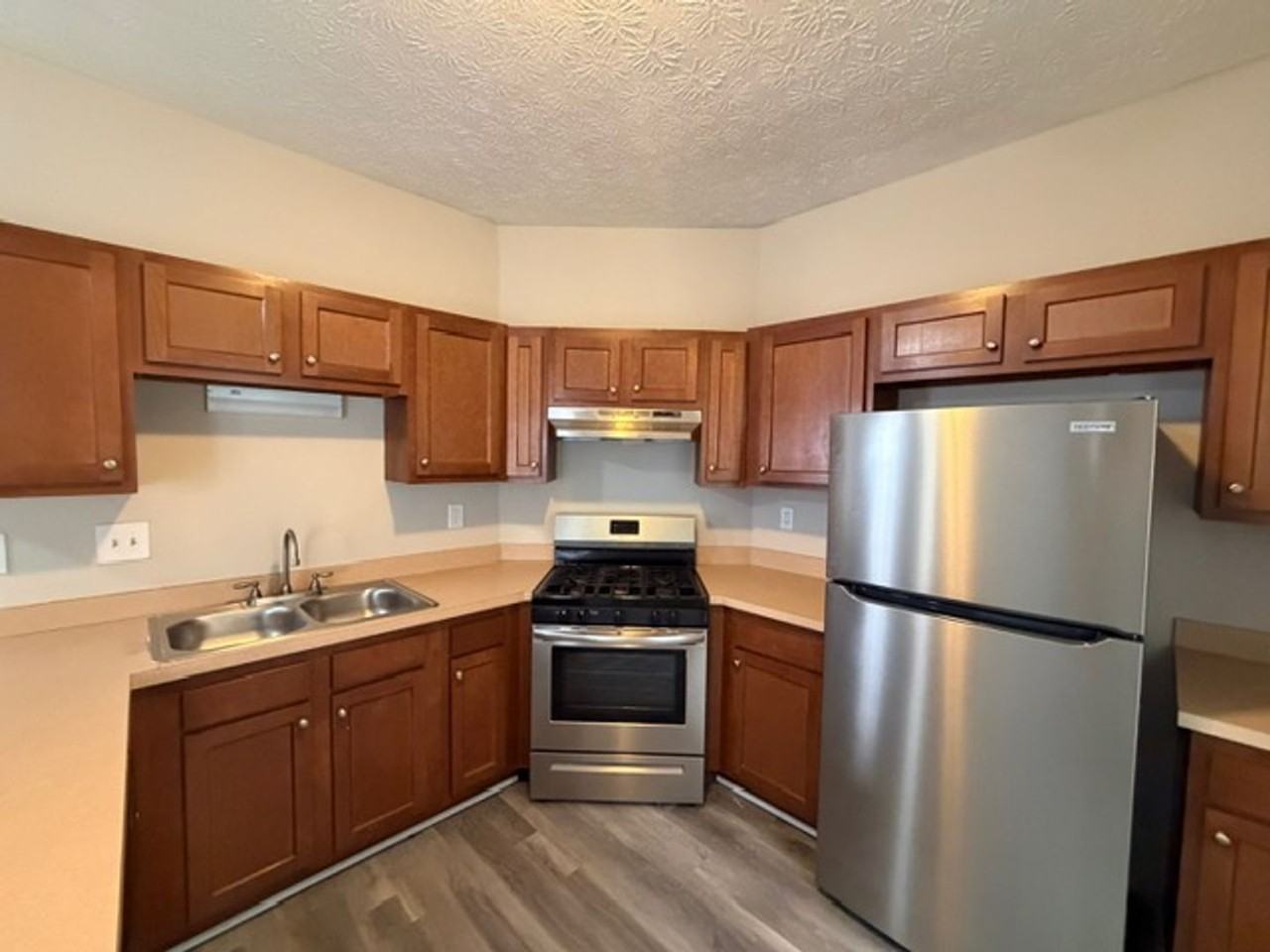 5590 Hampton Ct - Photo 7 of 19