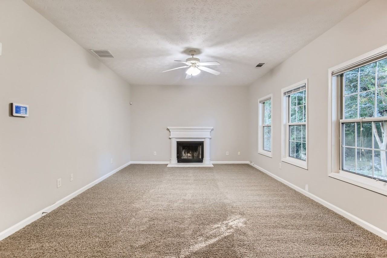 5487 Walnut Ln - Photo 2 of 8