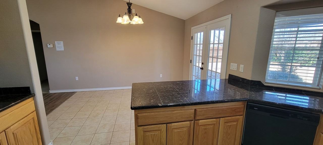 3008 Elizabeth Ct - Photo 7 of 14