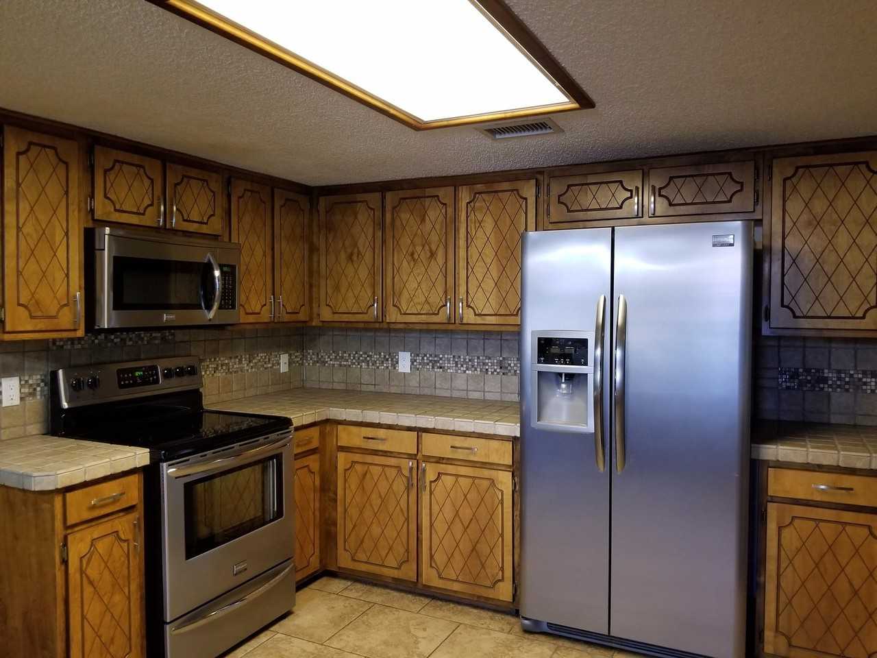 916 Rosewood Dr - Photo 7 of 21