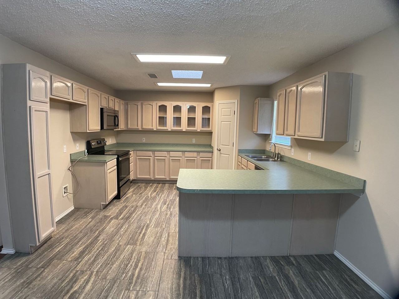 8749 Cornell Ave - Photo 5 of 11