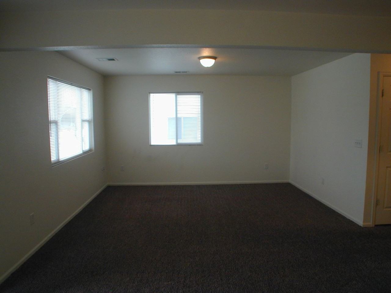 727 W 2nd St - Photo 2 of 20