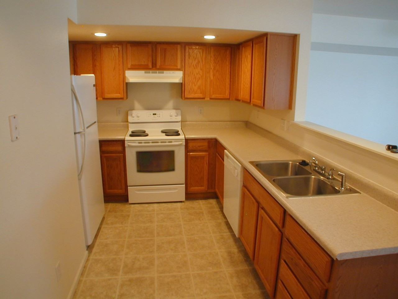 727 W 2nd St - Photo 3 of 20