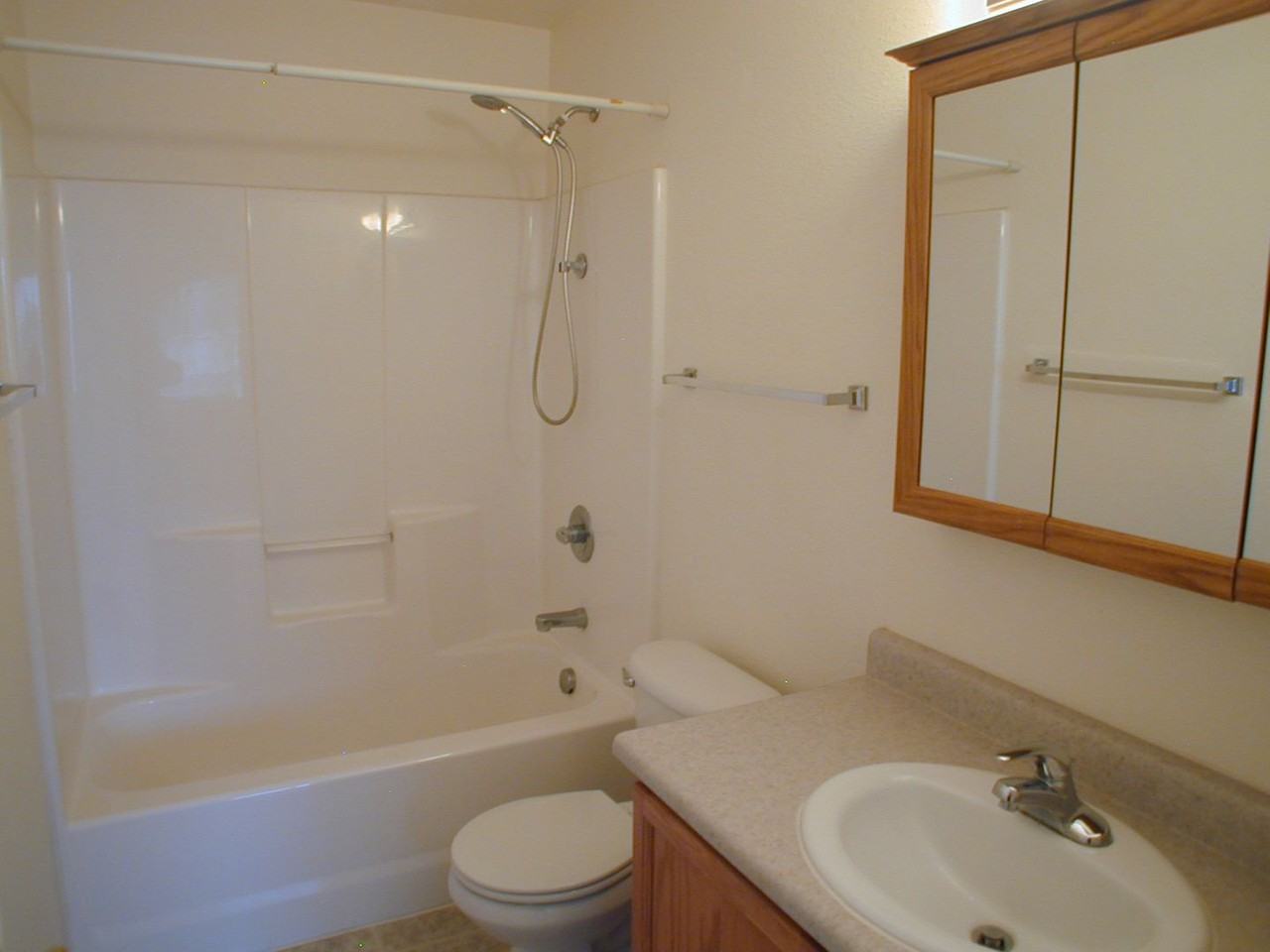 727 W 2nd St - Photo 6 of 20