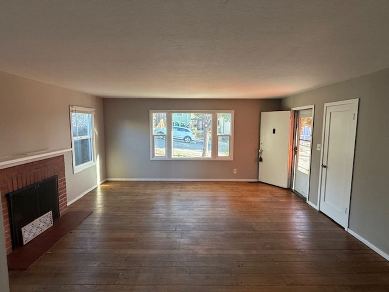 5519 Plumas Ave - Photo 4 of 31