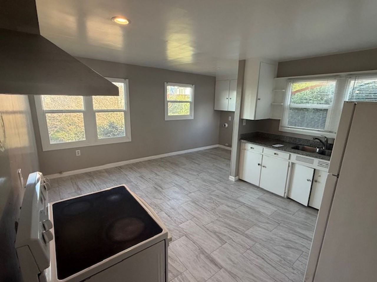 5519 Plumas Ave - Photo 6 of 31