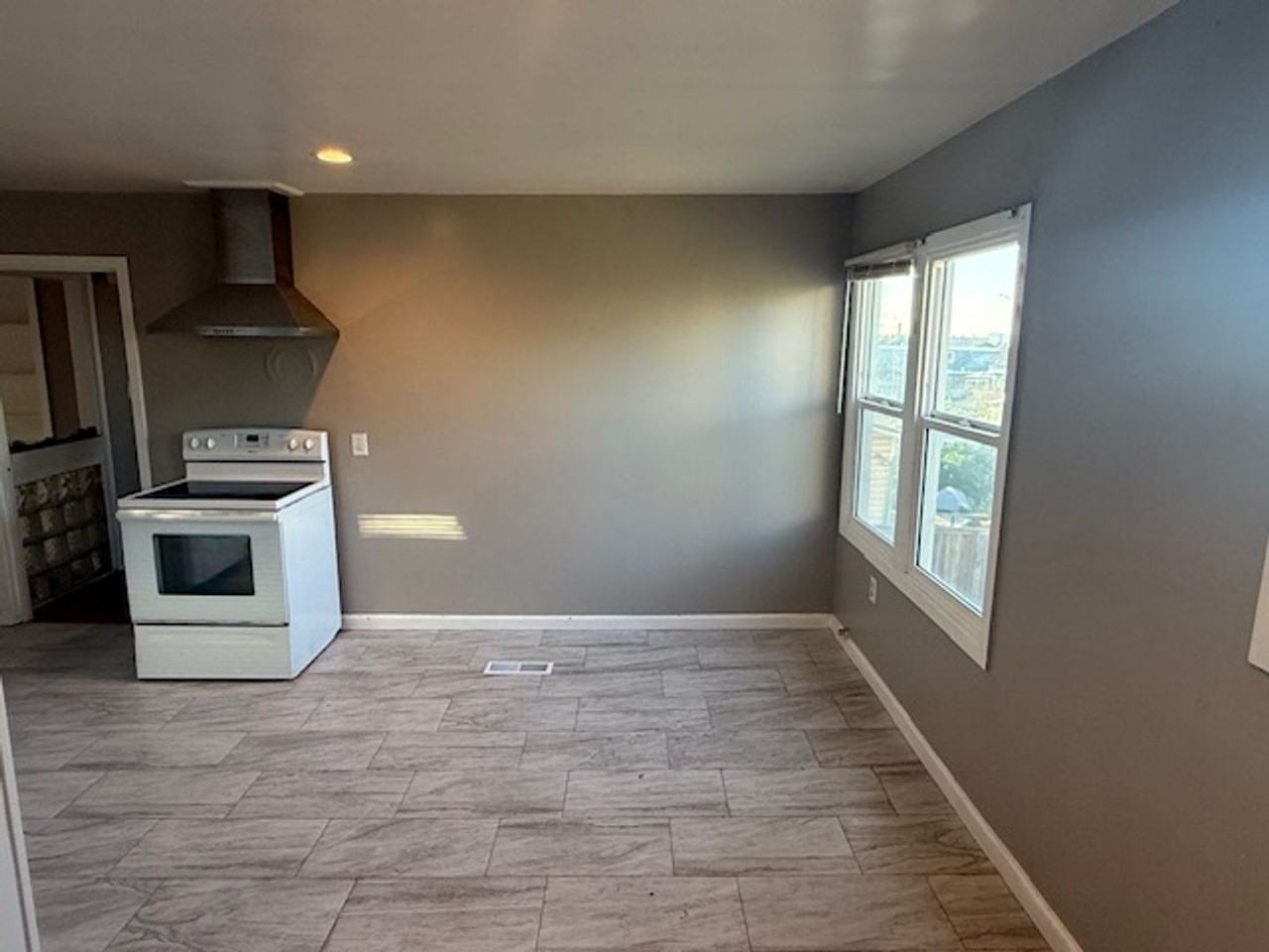 5519 Plumas Ave - Photo 7 of 31