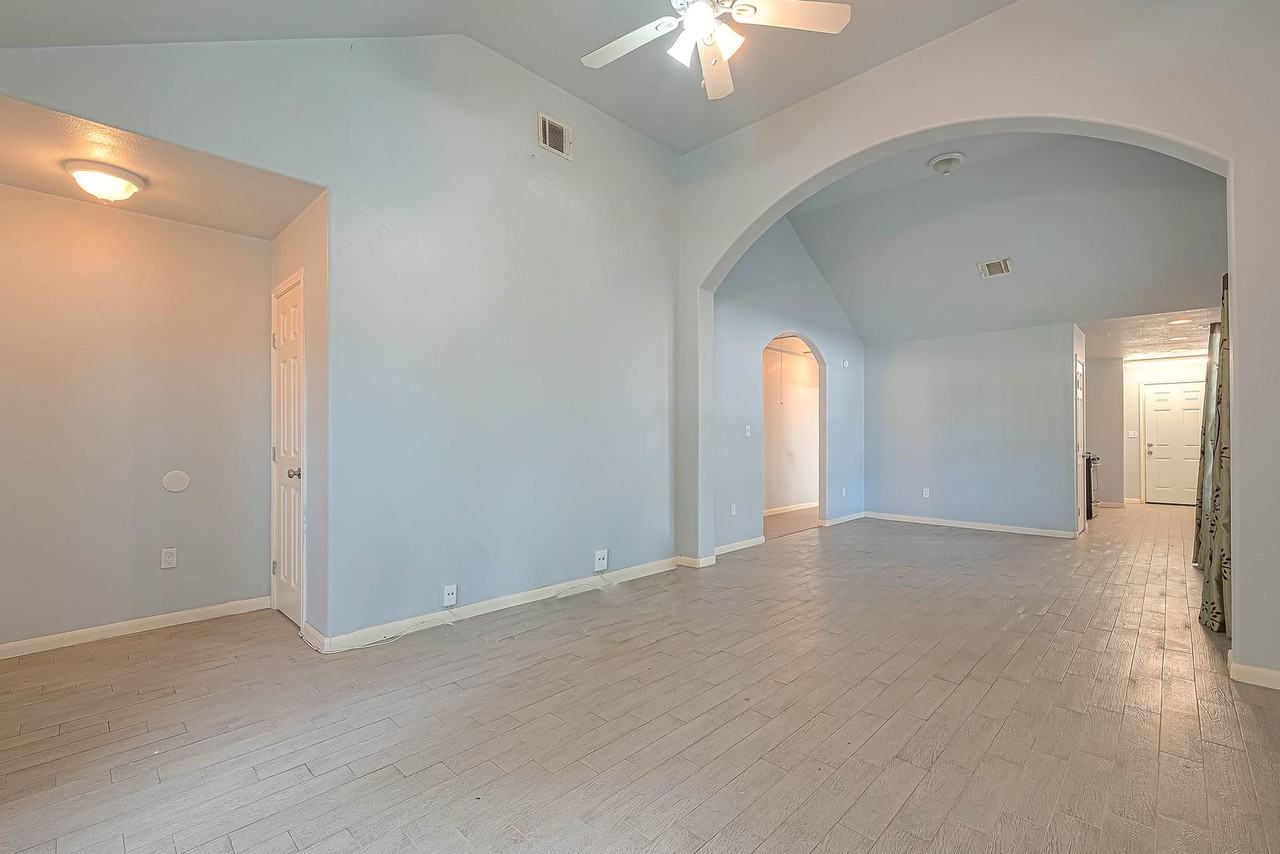 4813 Pederson St - Photo 4 of 13