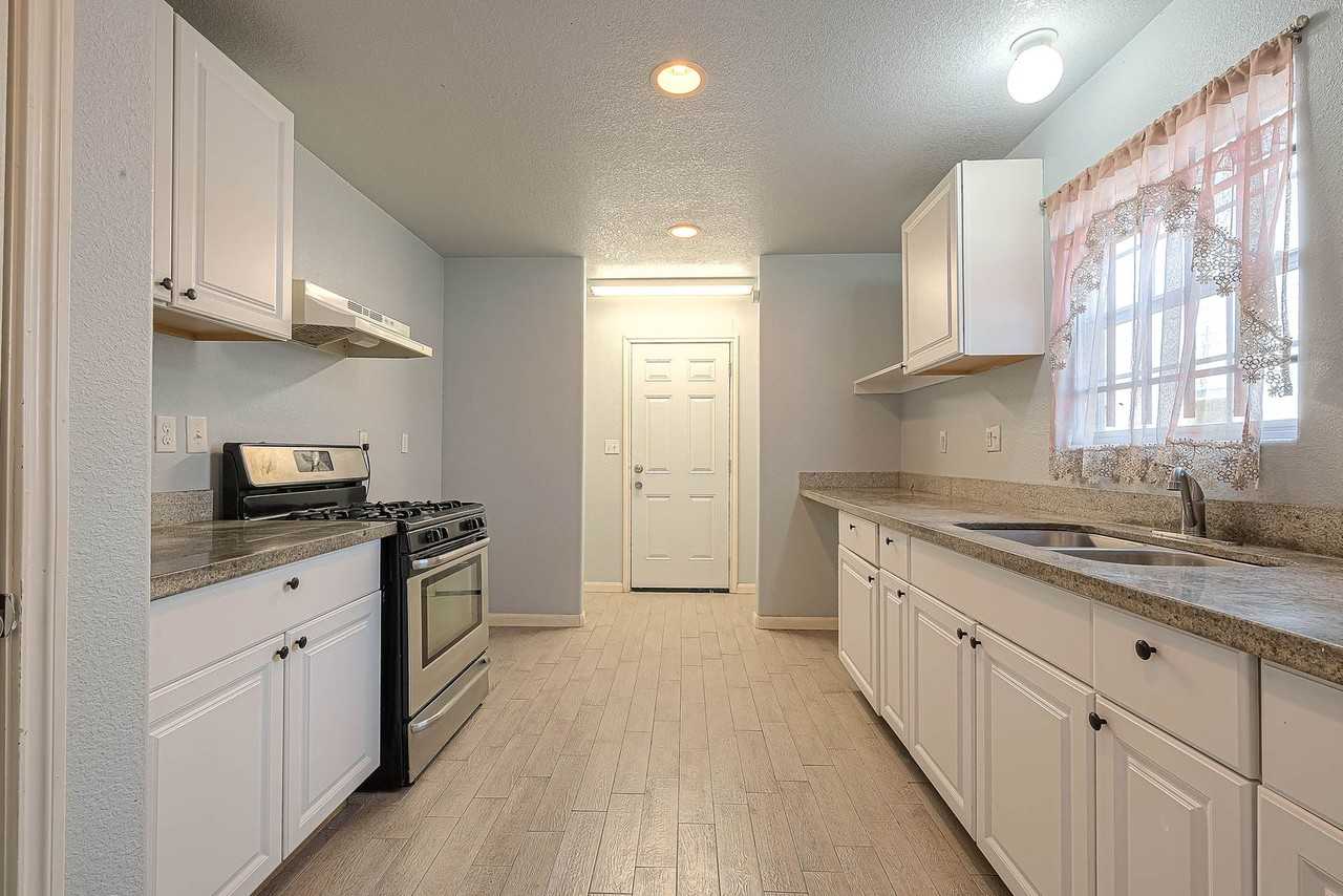 4813 Pederson St - Photo 6 of 13