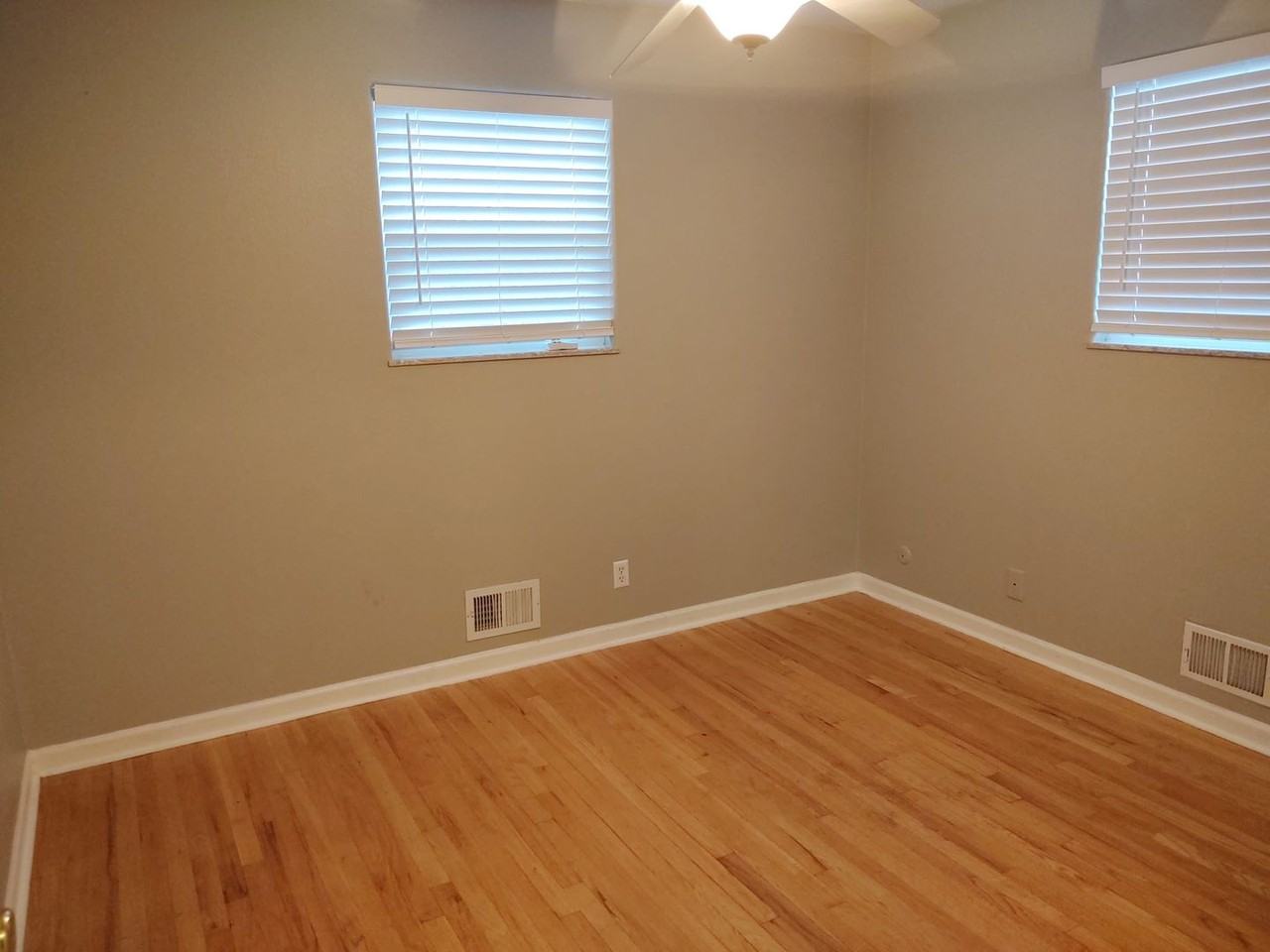 11268 Fowler Dr - Photo 4 of 9