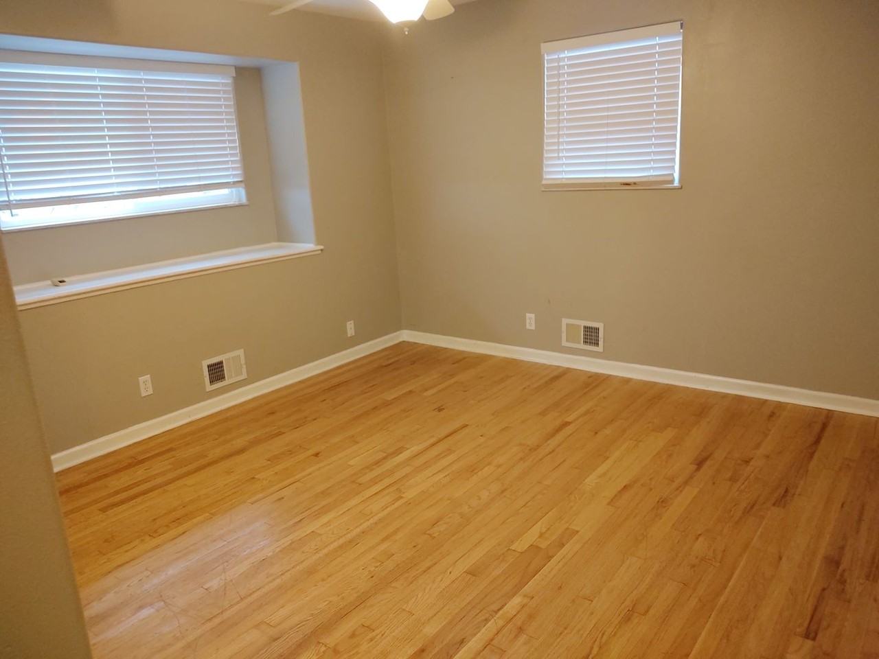 11268 Fowler Dr - Photo 6 of 9