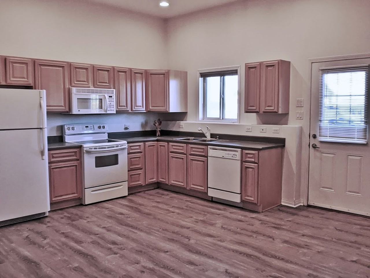 17022 Island View Dr - Photo 2 of 19