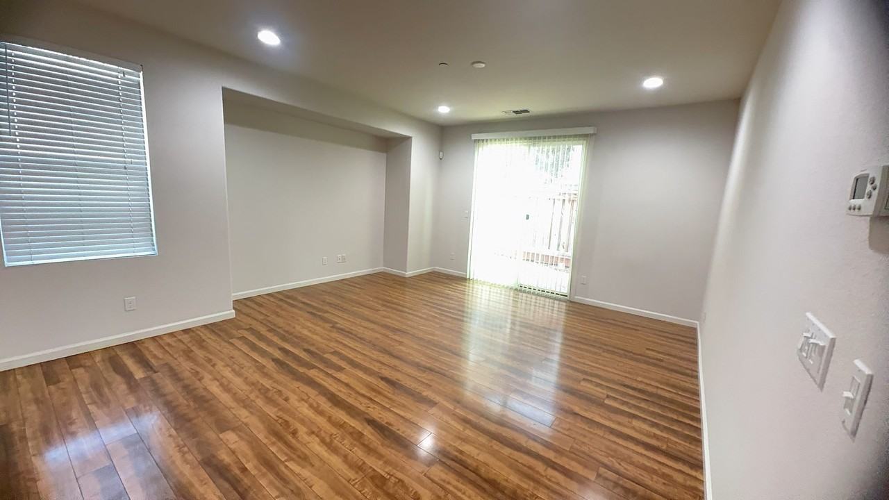 5768 Cornerstone Dr - Photo 5 of 31