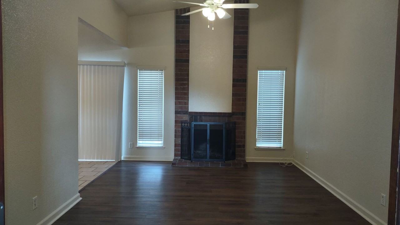 8956 Red Leaf Way - Photo 3 of 29