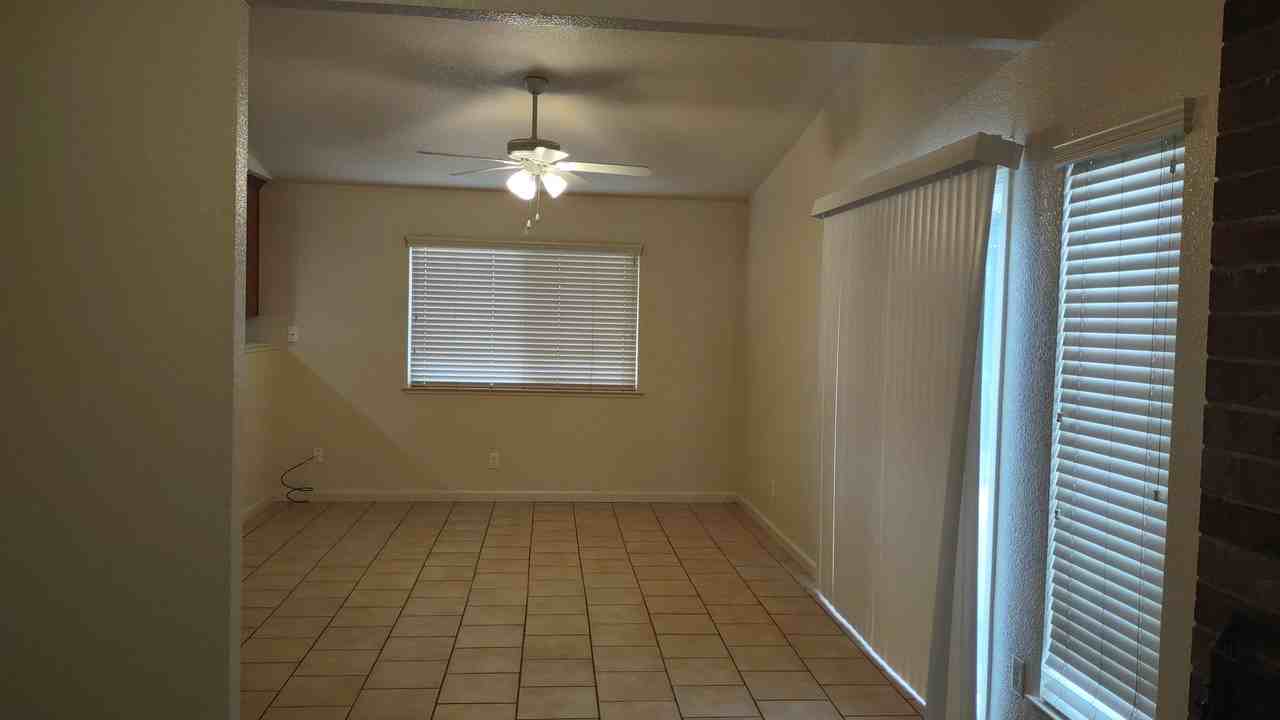 8956 Red Leaf Way - Photo 4 of 29