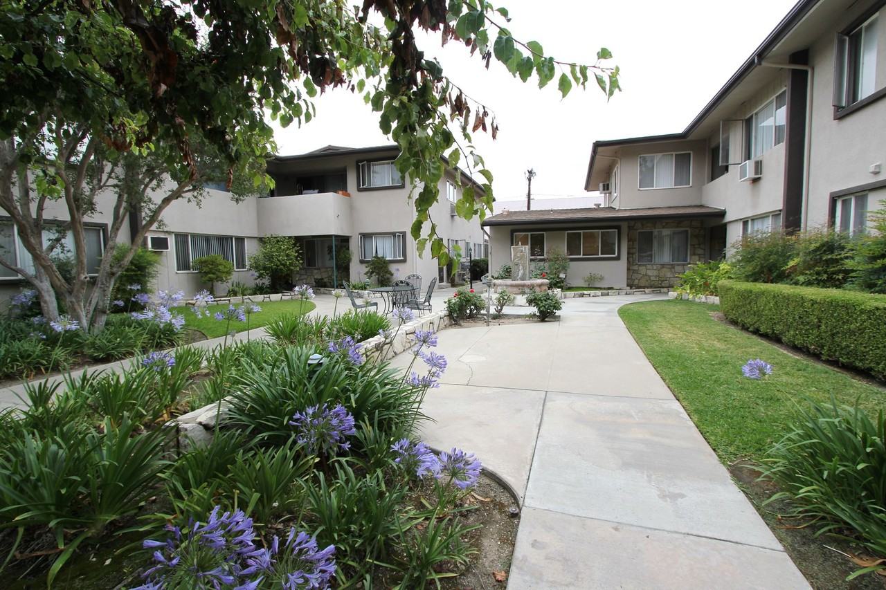 Palm Apartments in the Heart of Arcadia - Photo 6 of 36