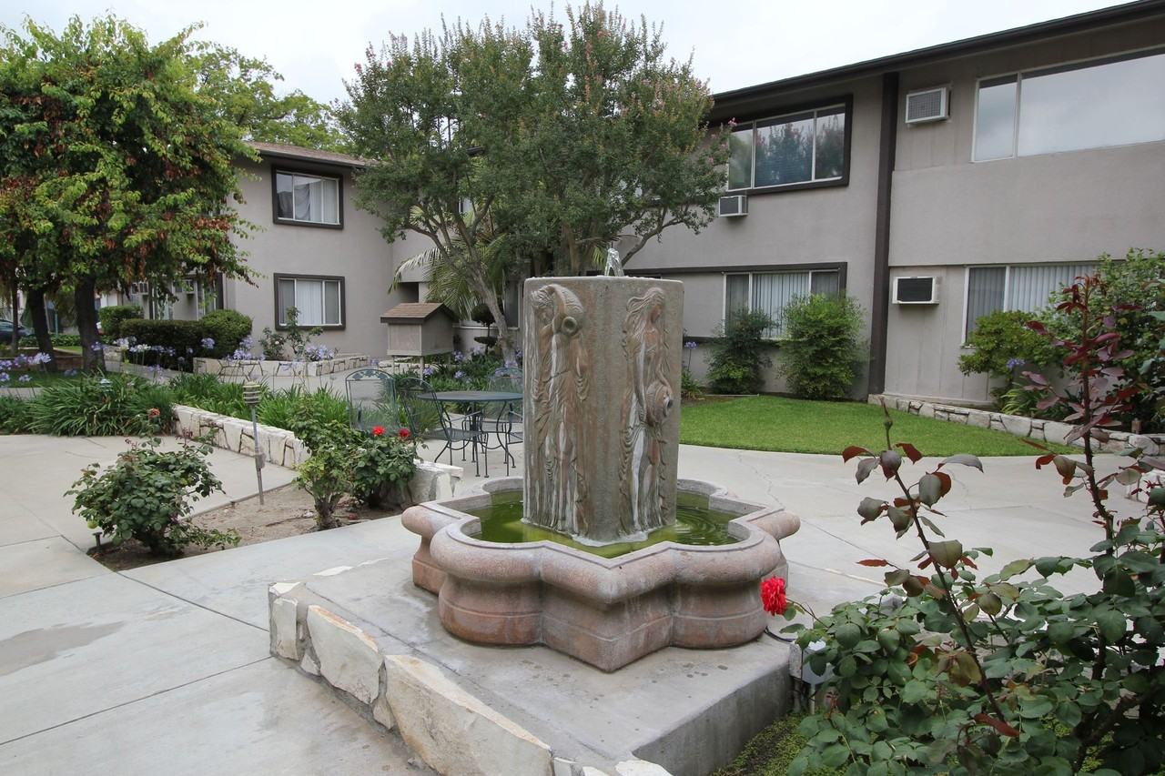 Palm Apartments in the Heart of Arcadia - Photo 7 of 36