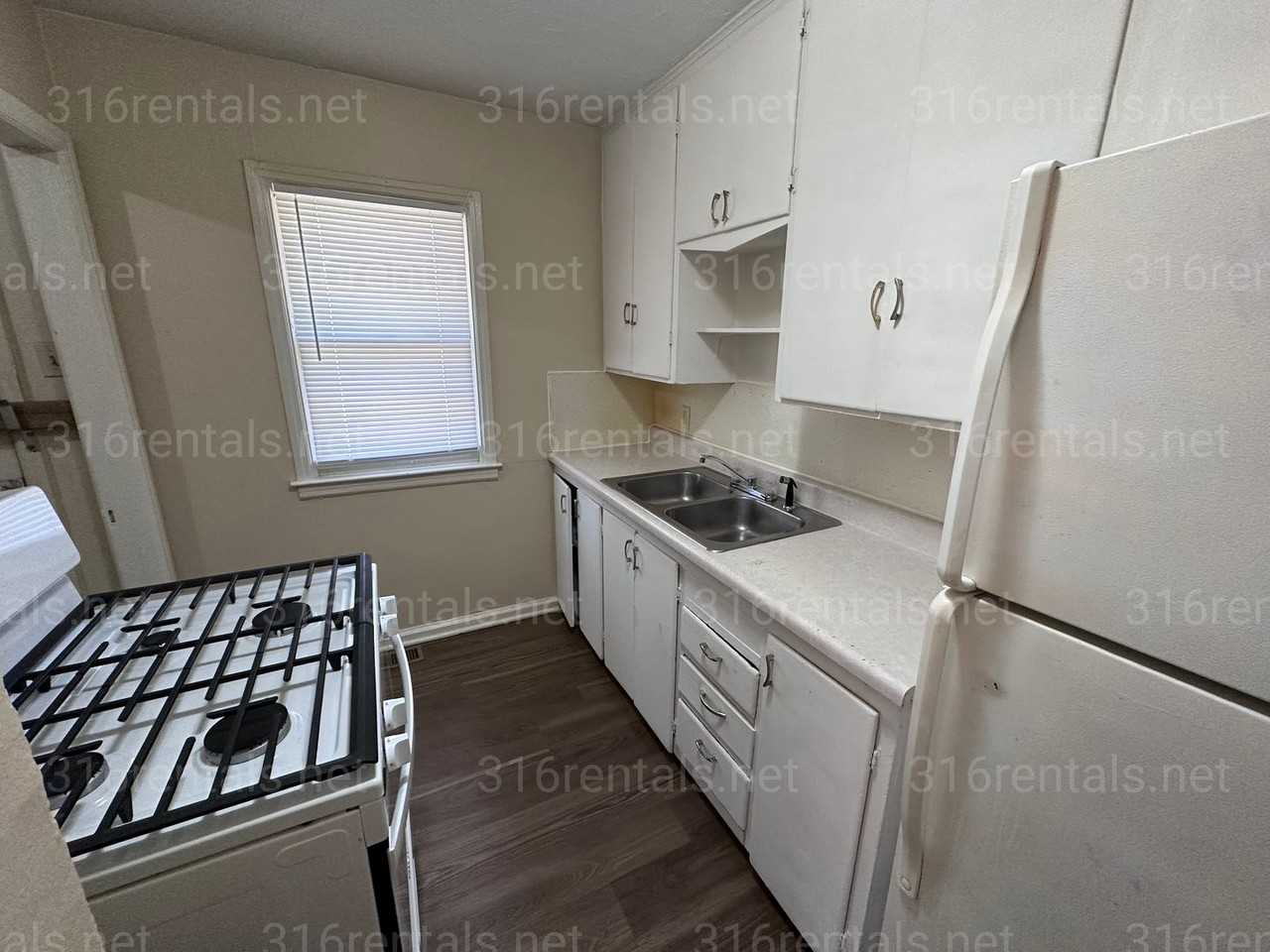 1318 N Chautauqua Ave - Photo 4 of 8