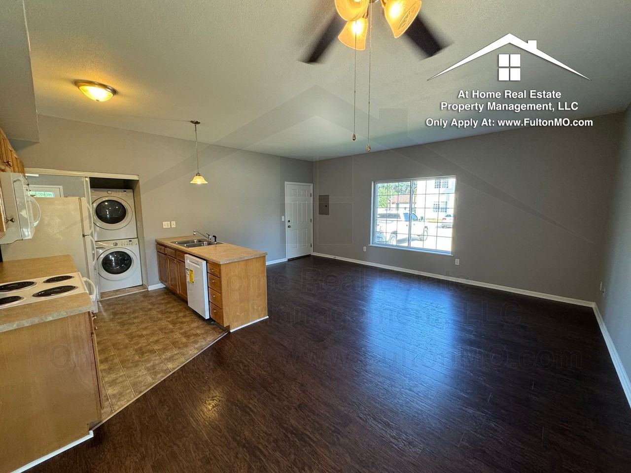 211 N Main St - Photo 3 of 12