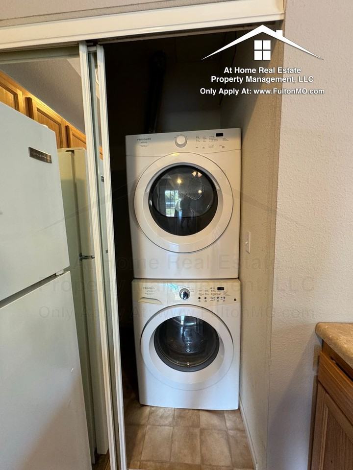 211 N Main St - Photo 6 of 12