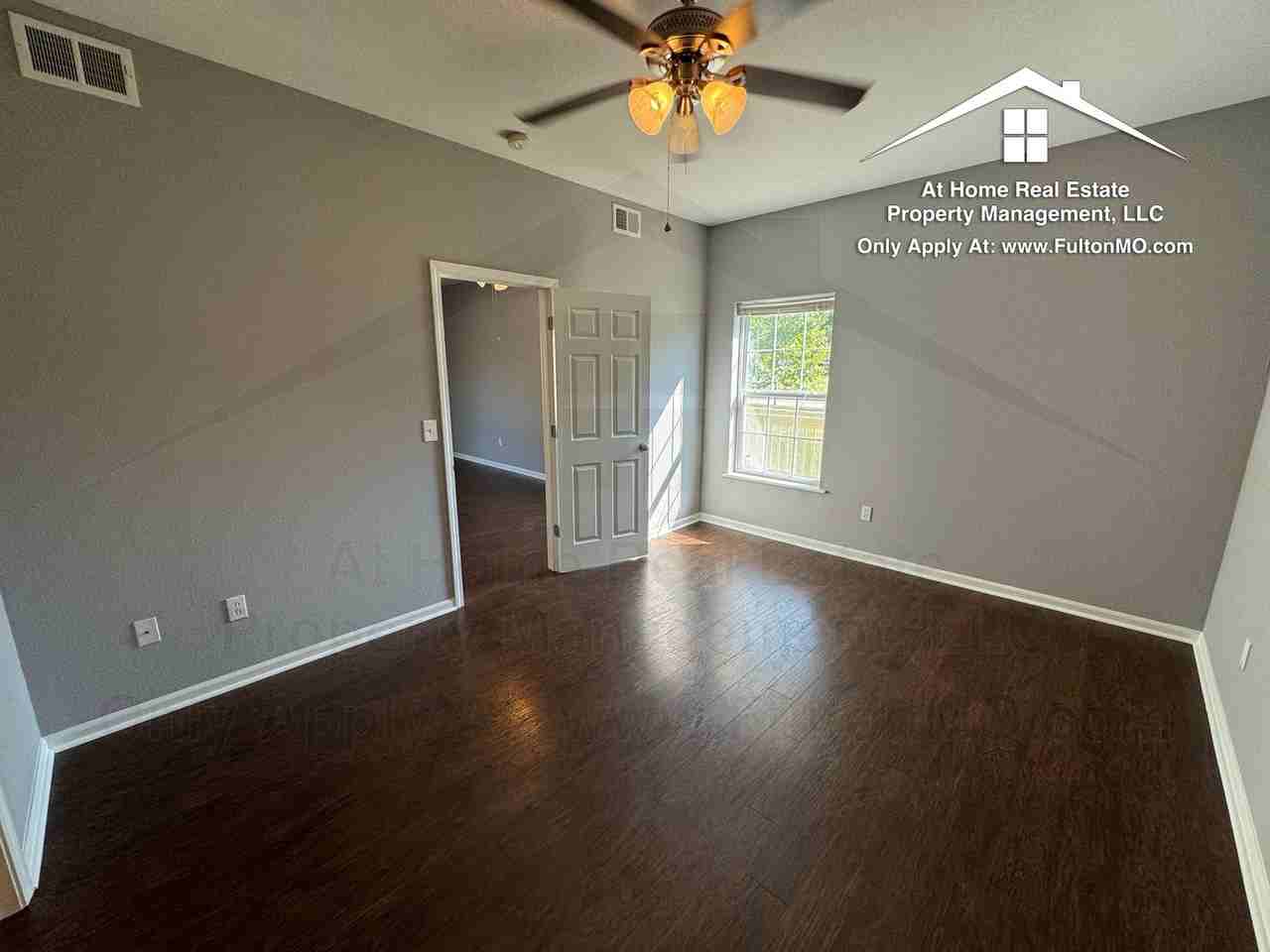 211 N Main St - Photo 7 of 12