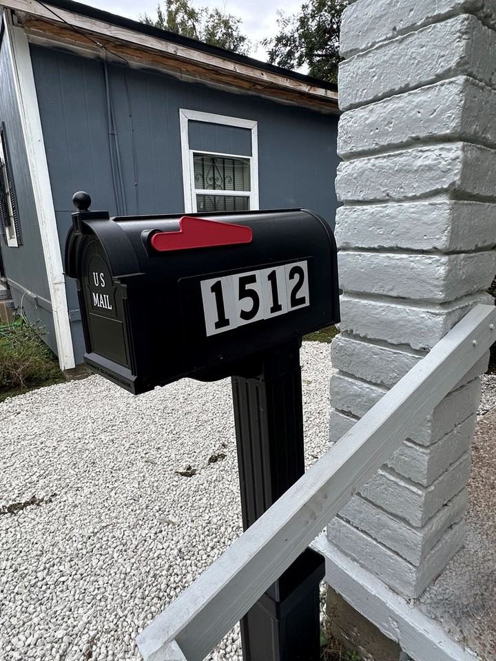 1512 W 23rd St - Photo 4 of 26