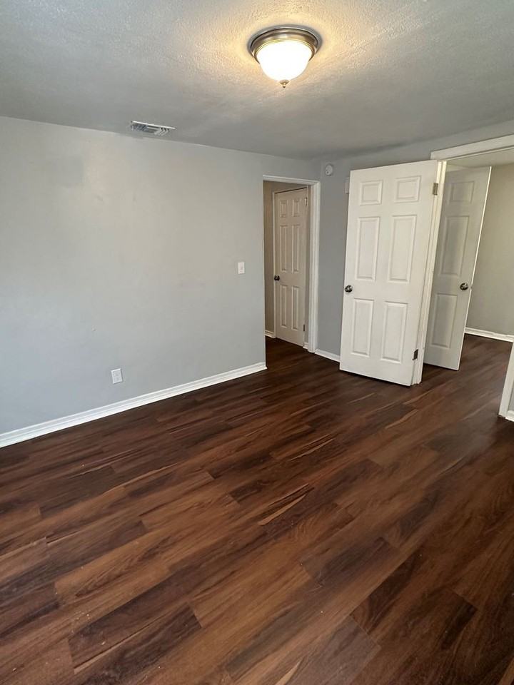 1512 W 23rd St - Photo 7 of 26