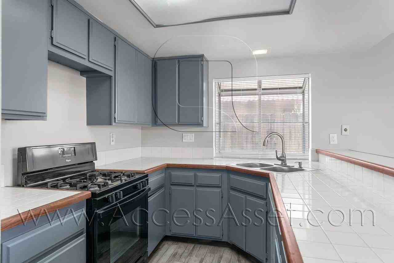464 E Jarvis St - Photo 7 of 28