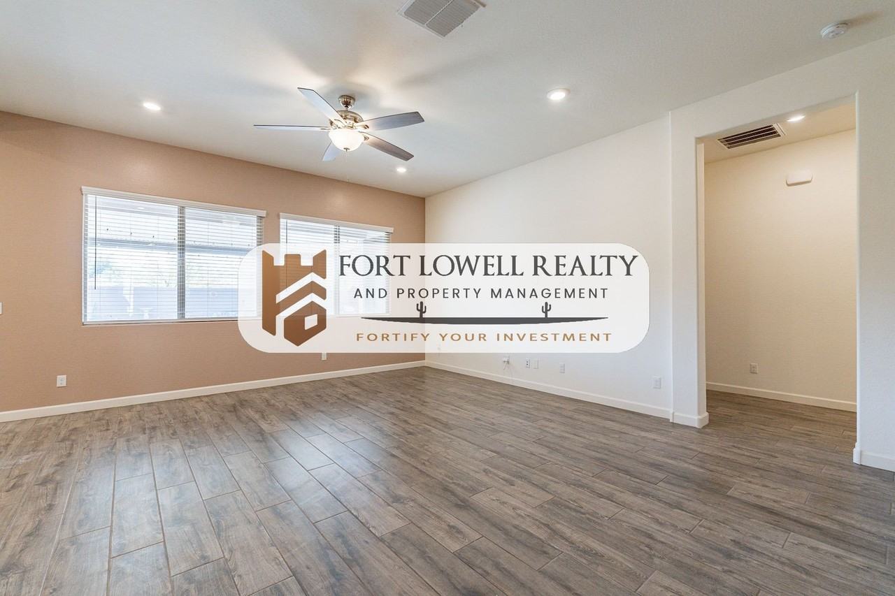 2811 W Pollack St - Photo 5 of 43