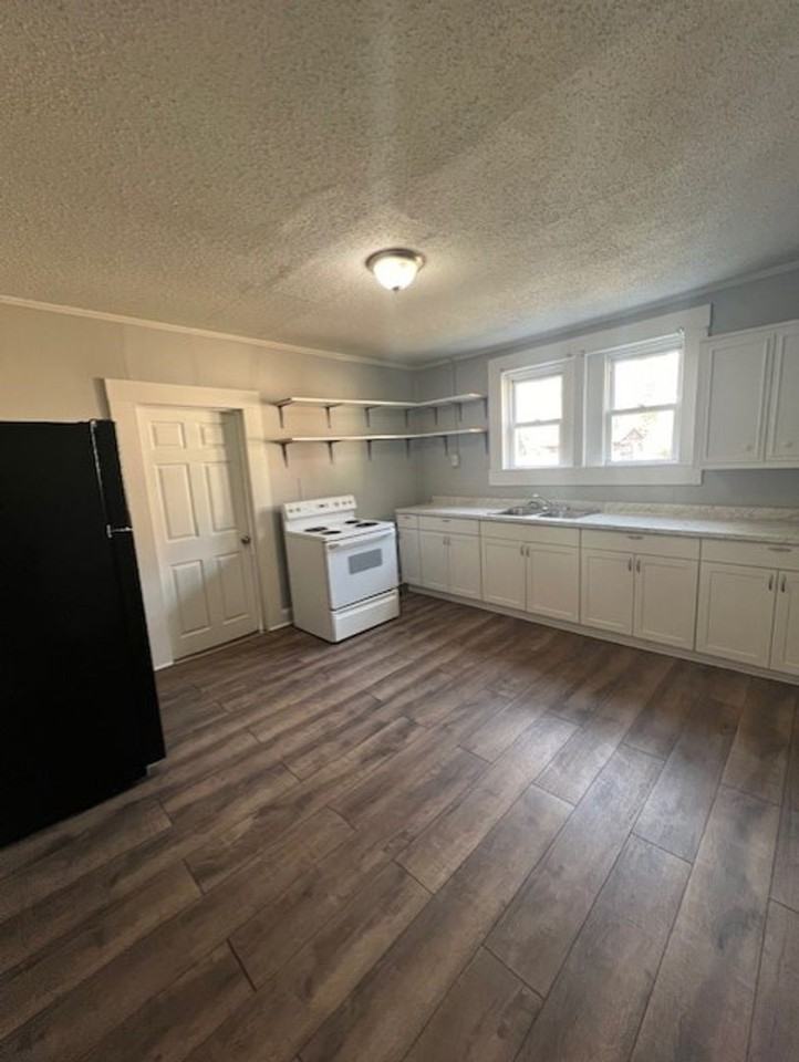 458 Arch St - Photo 3 of 13