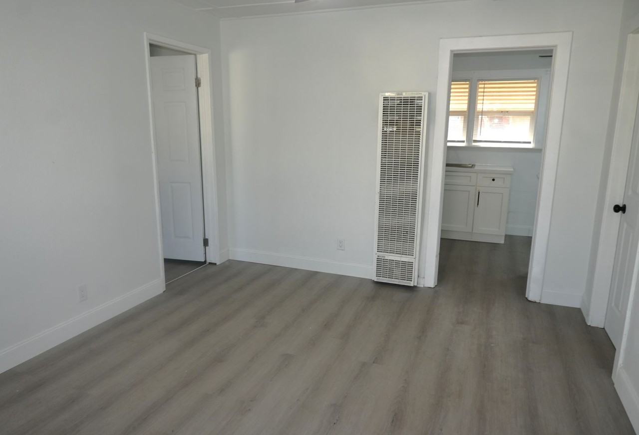 13342 E Church St - Photo 2 of 17