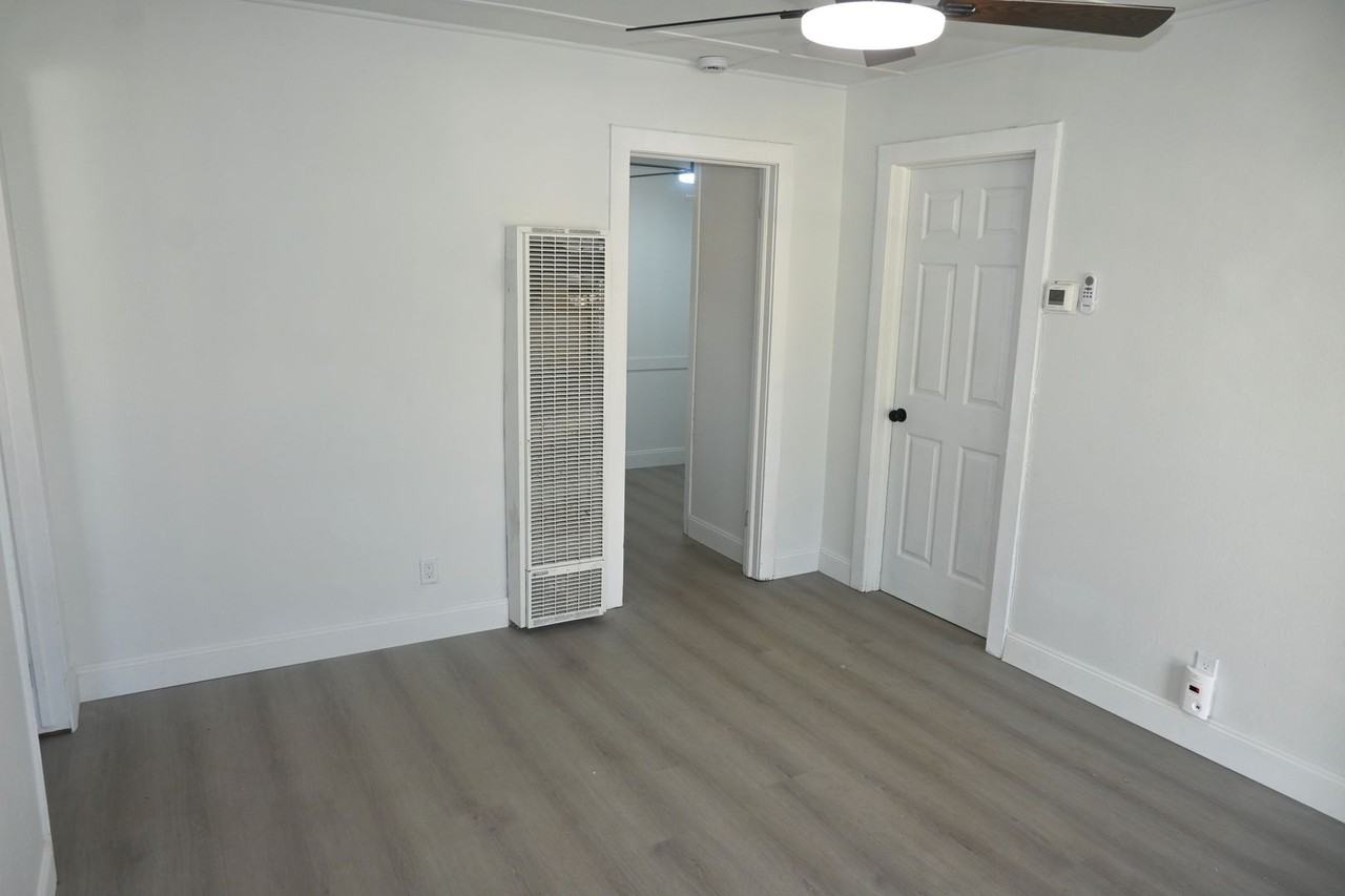 13342 E Church St - Photo 3 of 17