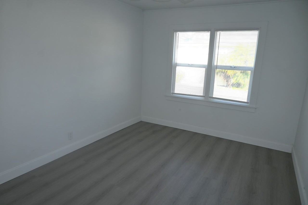 13342 E Church St - Photo 7 of 17