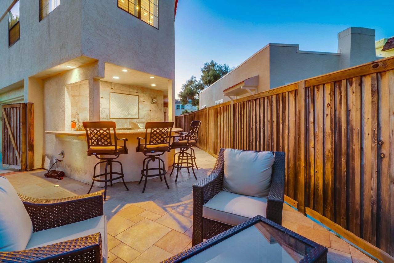 768 Olive Ave - Photo 5 of 17