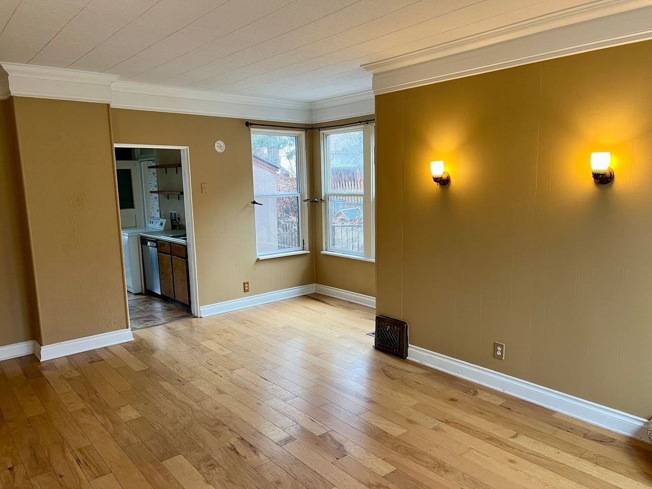 505 W Lawrence St - Photo 4 of 14