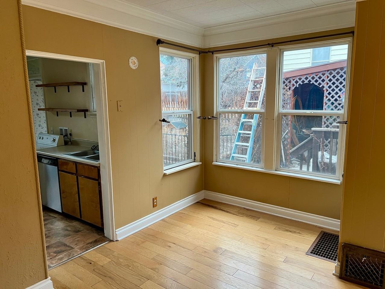 505 W Lawrence St - Photo 5 of 14