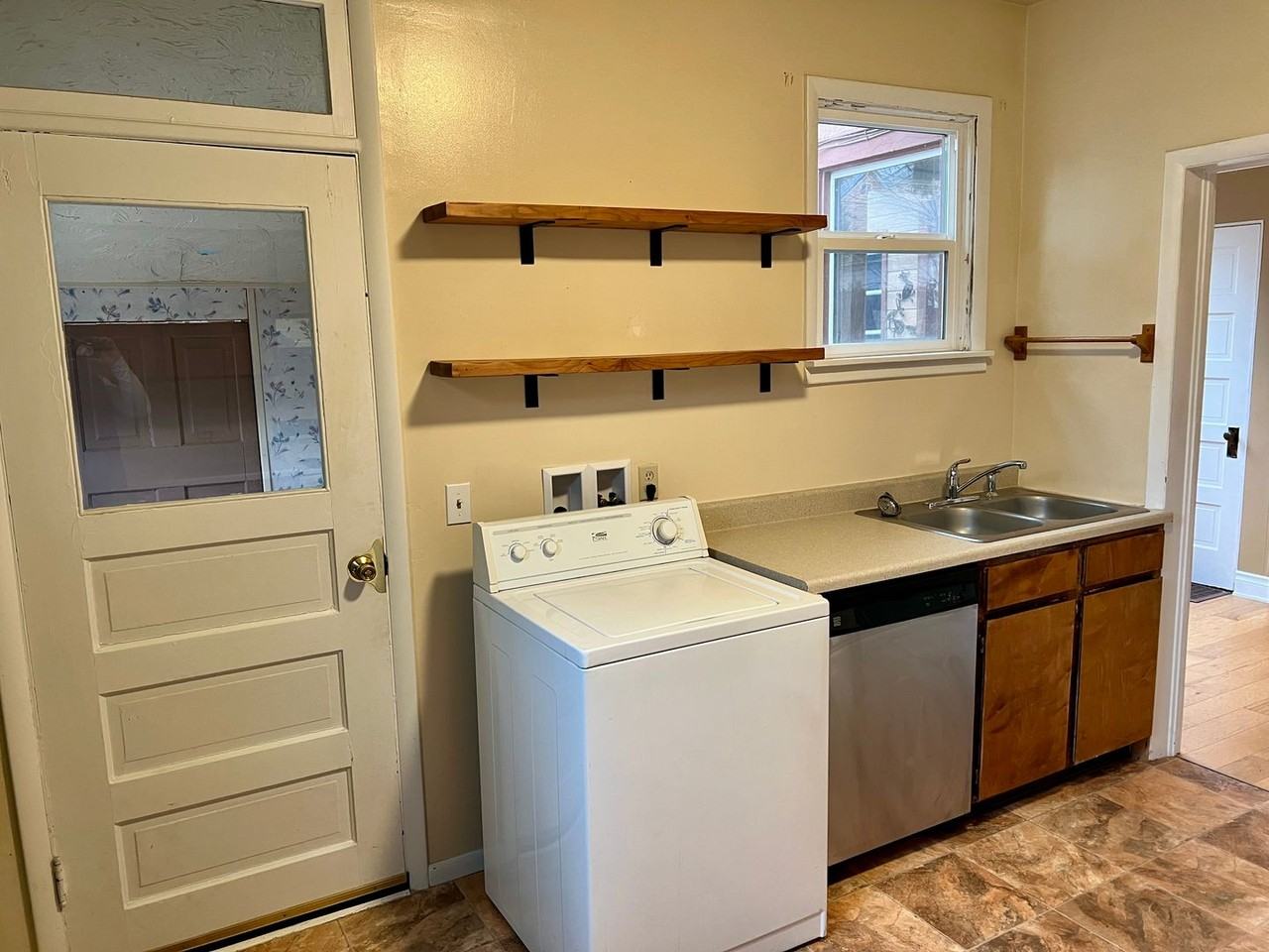 505 W Lawrence St - Photo 7 of 14