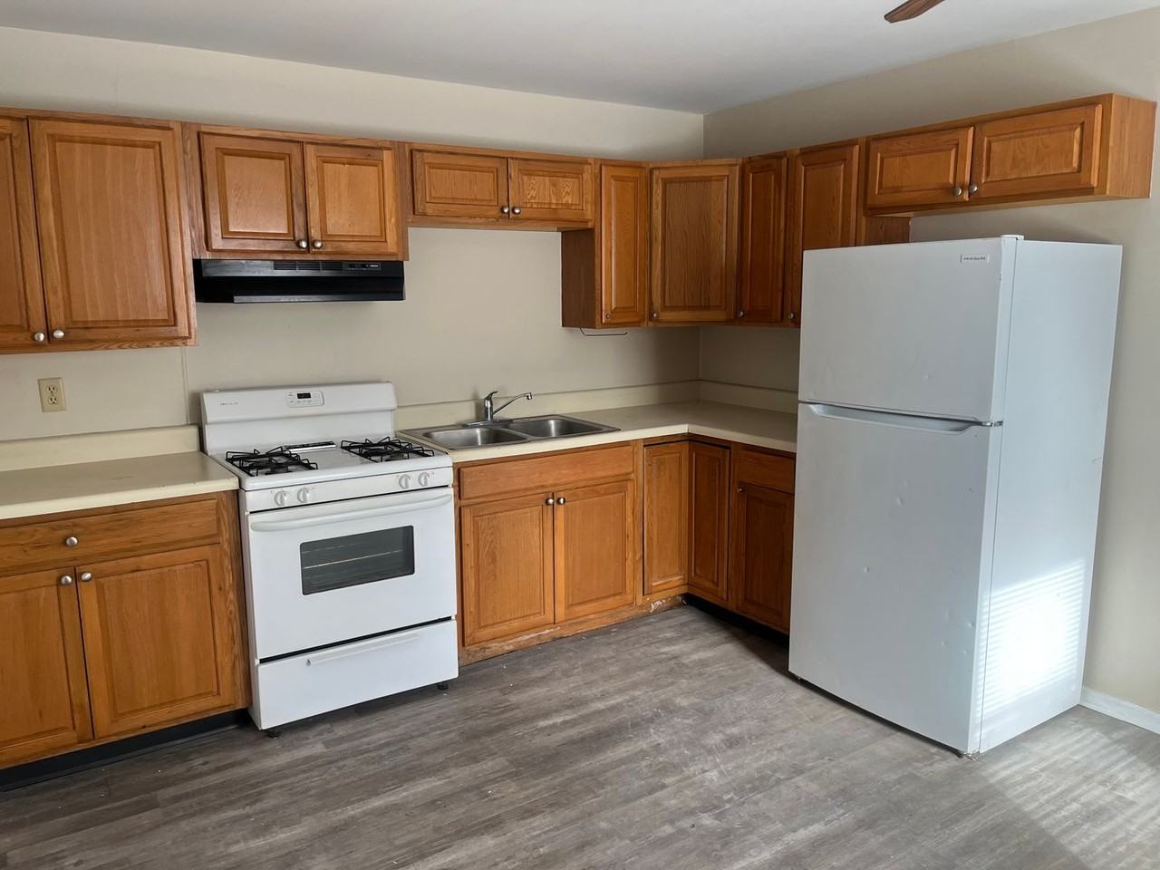 3004 S 18th St - Photo 5 of 11