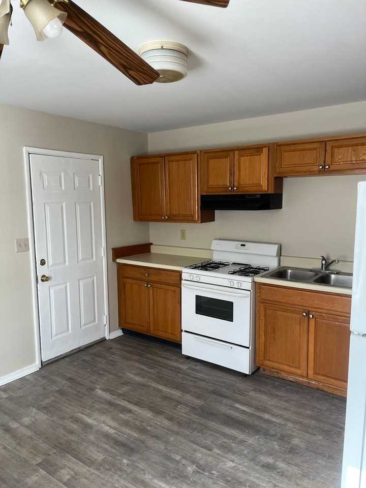 3004 S 18th St - Photo 6 of 11