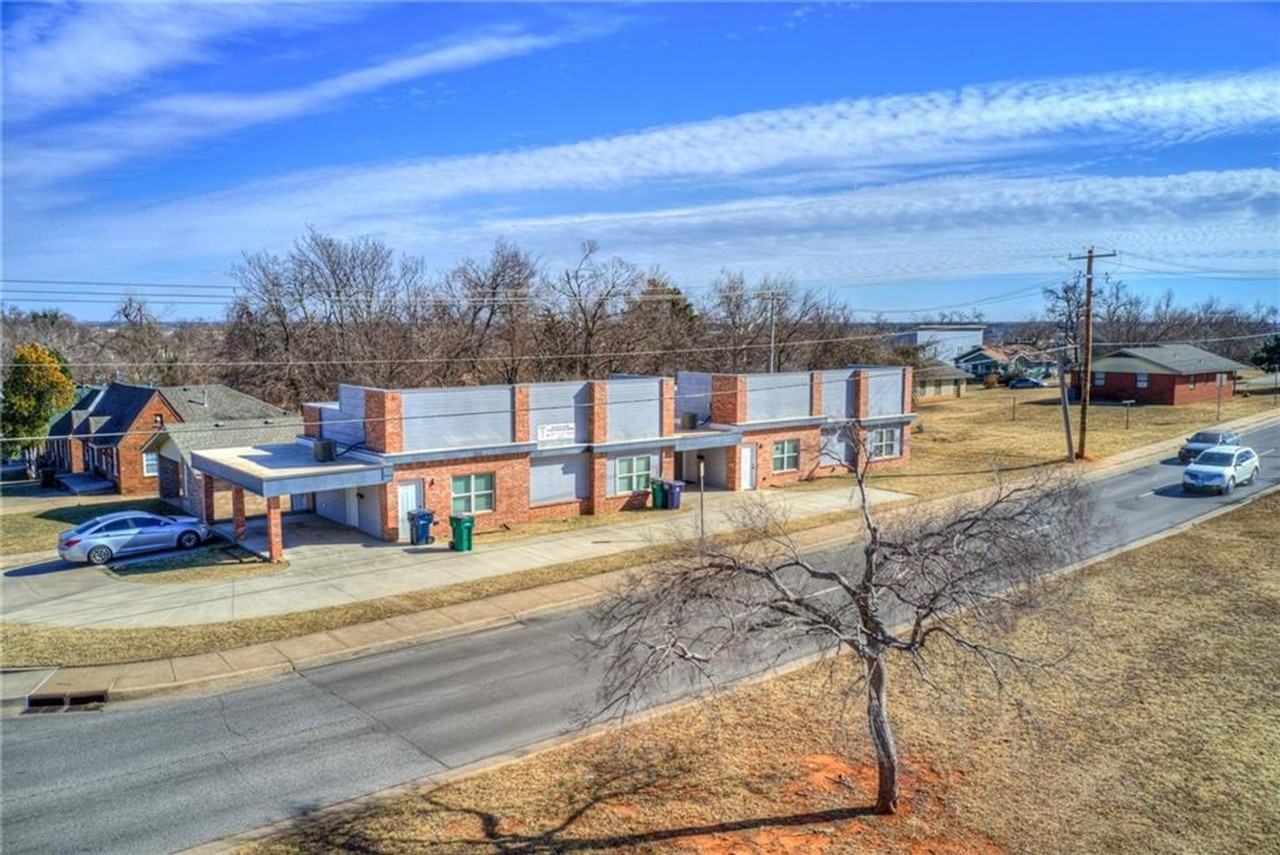 1300 Ne 10th St #B - Photo 6 of 8