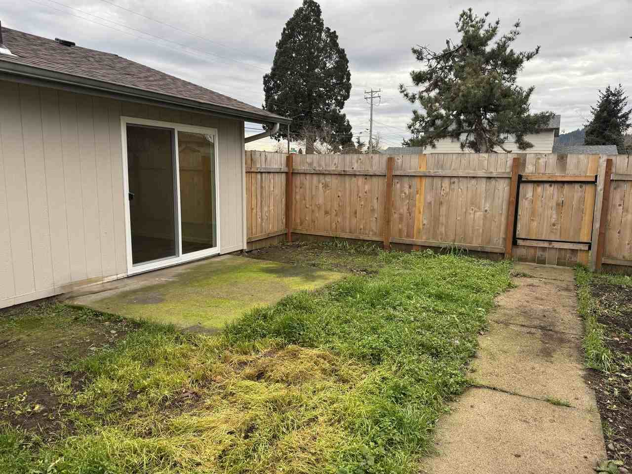 274 S 41st St - Photo 4 of 35