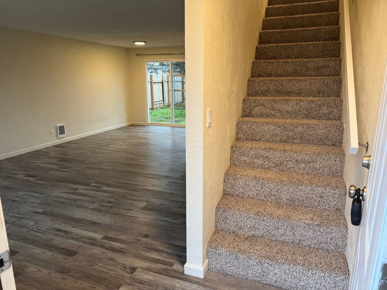 274 S 41st St - Photo 6 of 35